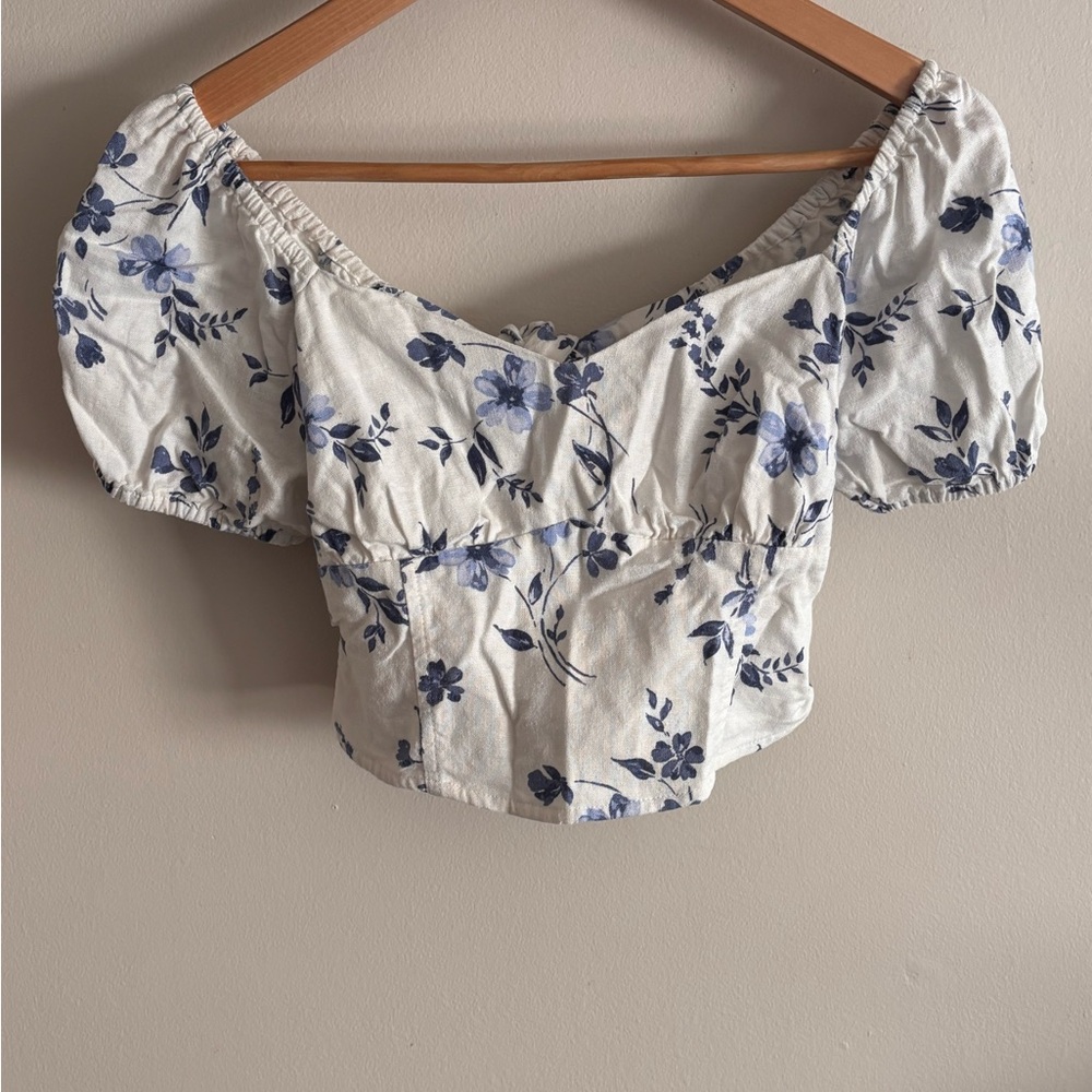 Hollister White and Blue Floral Puff Sleeve Blouse
